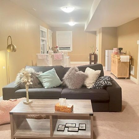 Cozy And Stylish Entire Suite In 哈利法克斯 外观 照片